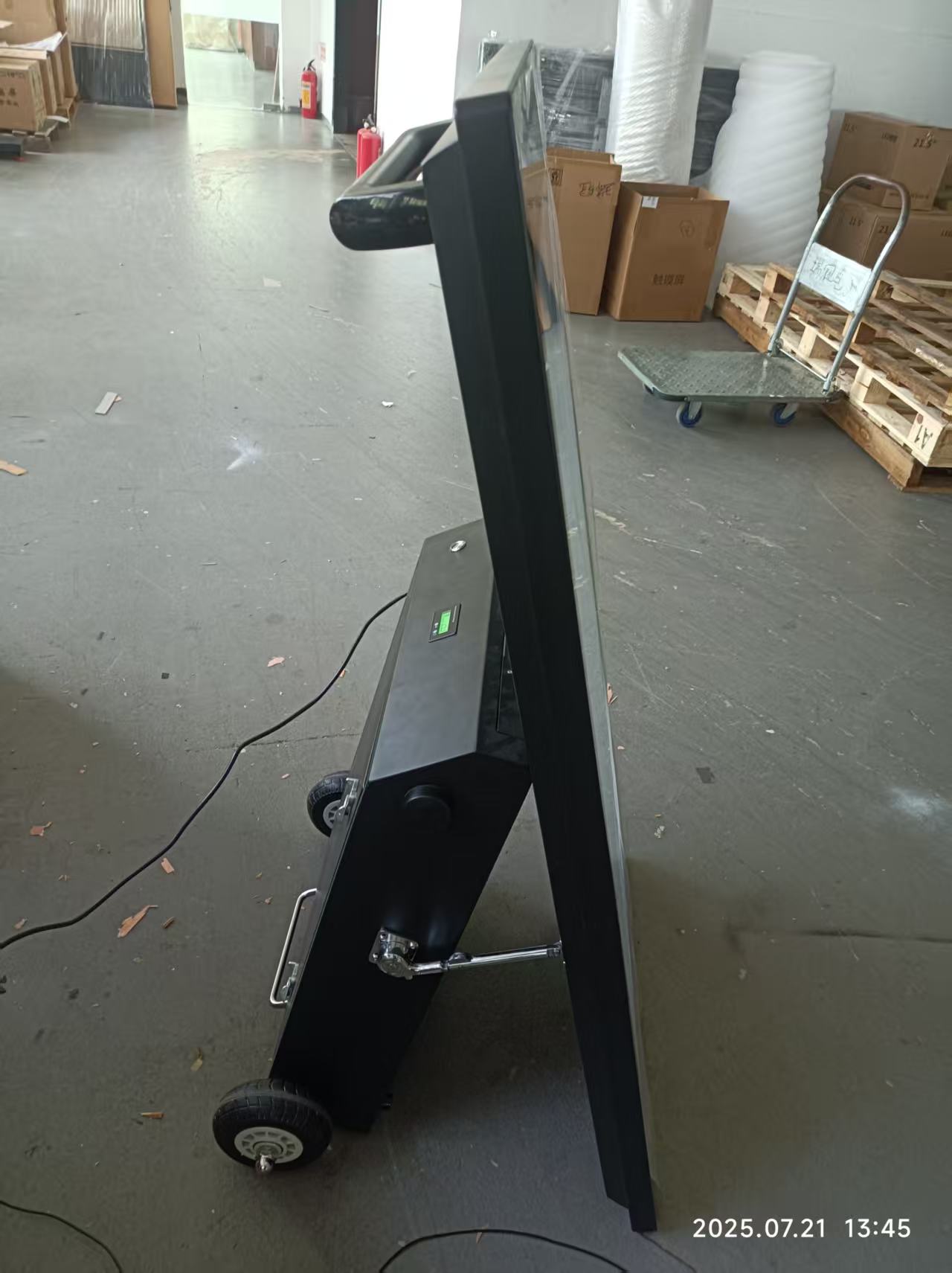 43 Inch Portable Outdoor IP55  - đánh giá và giá Outdoor Power Board